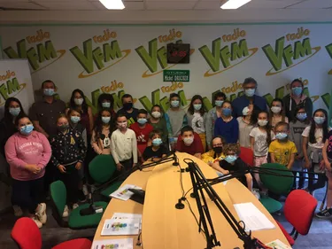 Une classe d’élémentaire découvre la radio VFM